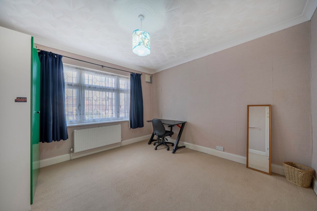 Additional image 11 of 5 bed semi-detached house for saleSandhurst Road, Bexley, Kent DA5