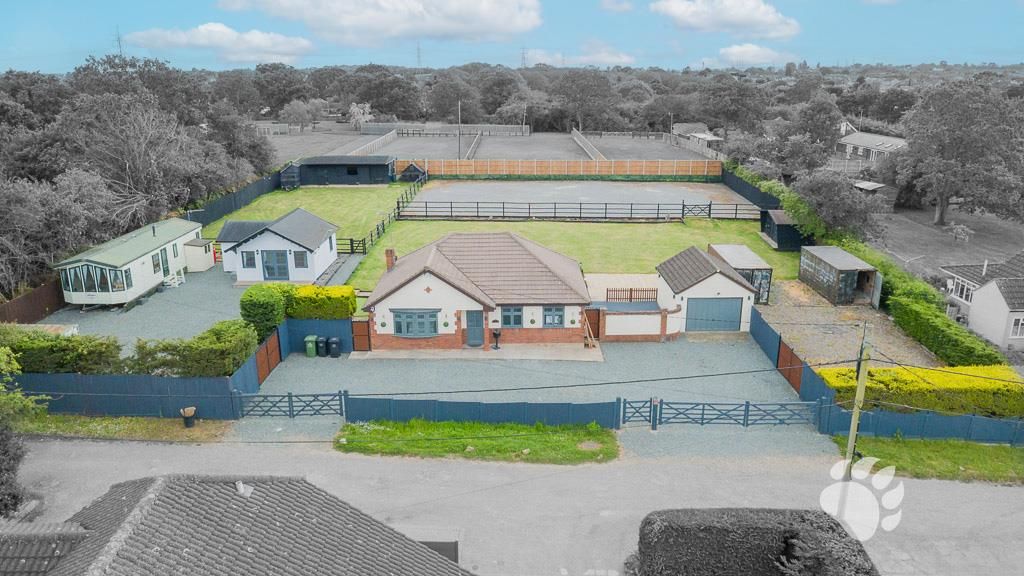 3 bed detached bungalow for saleClifton Road, Bowers Gifford, Basildon SS13