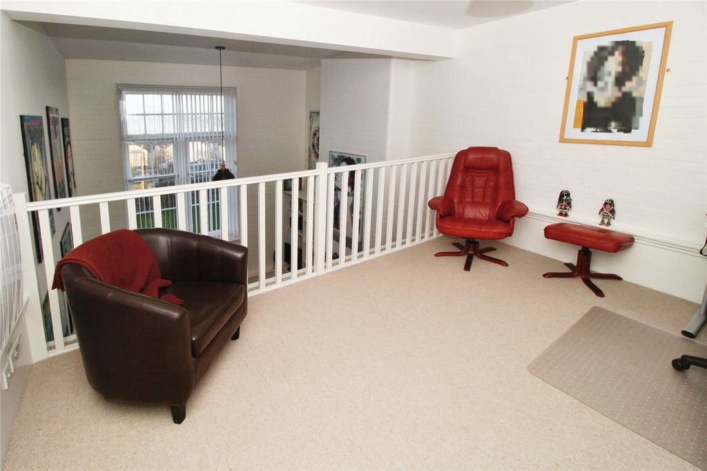 2 bed flat for saleGeneva Place, Bideford, Devon EX39 photo 5