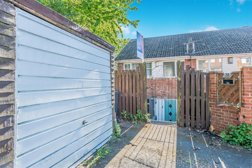 Additional image 19 of 3 bed town house for saleCliffe Park Drive, Wortley, Leeds LS12