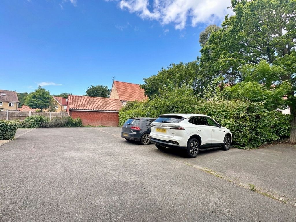 Additional image 13 of 2 bed flat for saleBramble Tye, Noak Bridge SS15