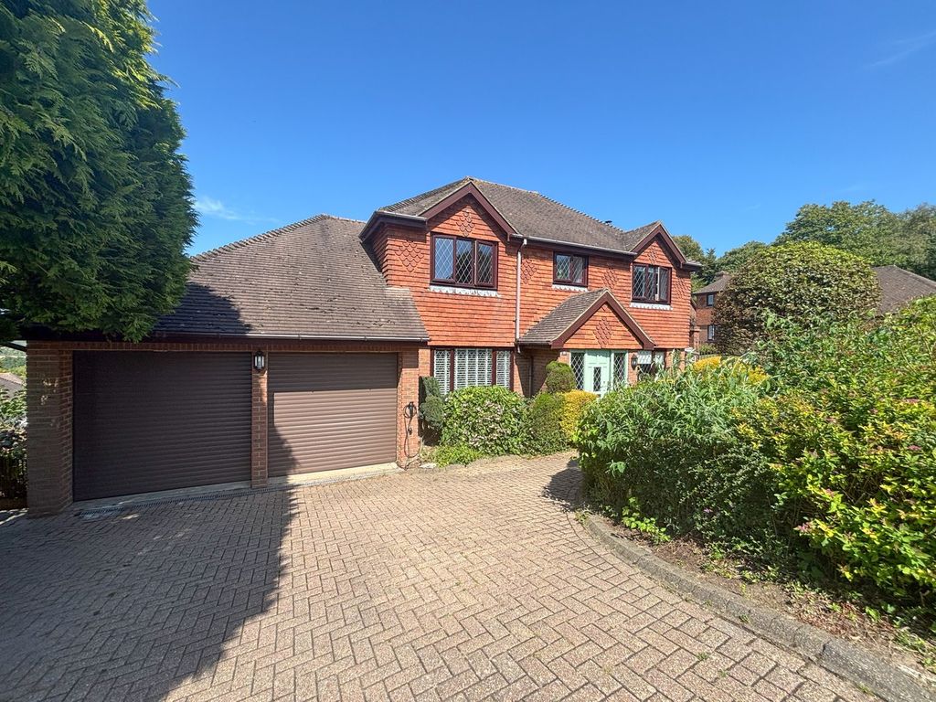 4 bed detached house for saleStarrs Mead, Battle TN33