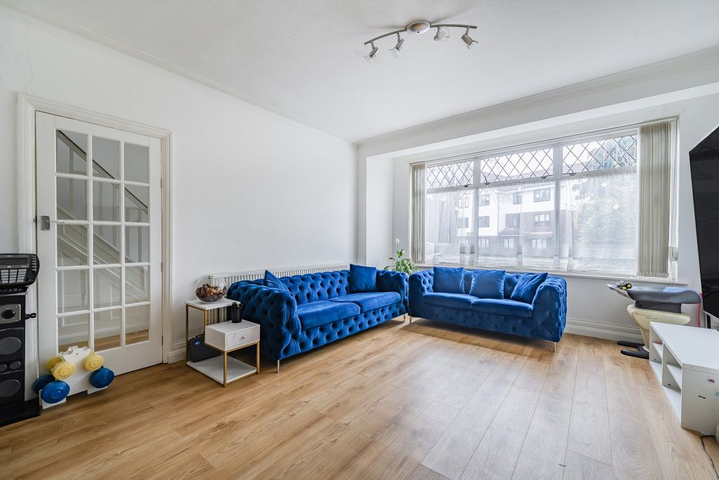 3 bed flat for saleCroydon Road, Beckenham BR3 photo 3