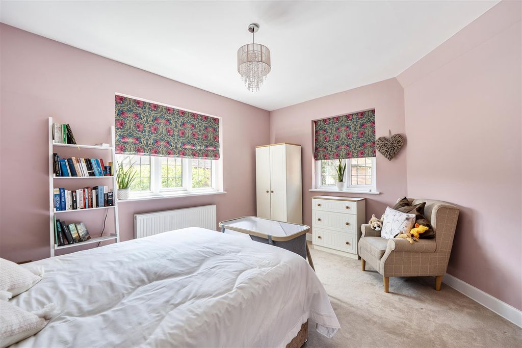 Additional image 15 of 3 bed flat for saleWinkworth Place, Banstead SM7