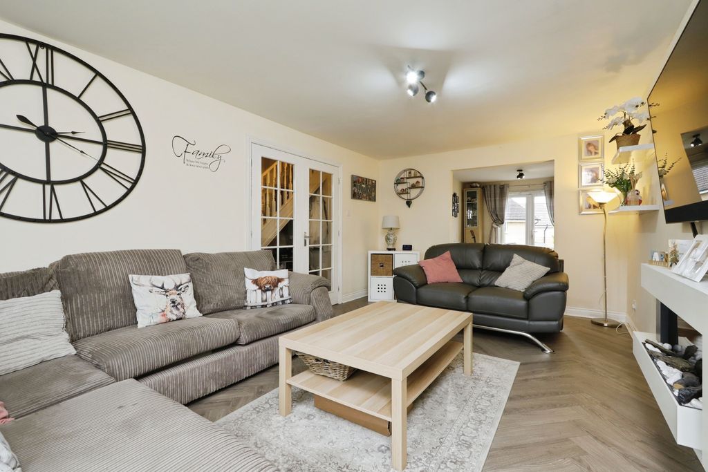 5 bed detached house for saleLinkwood Road, Airdrie ML6 photo 2