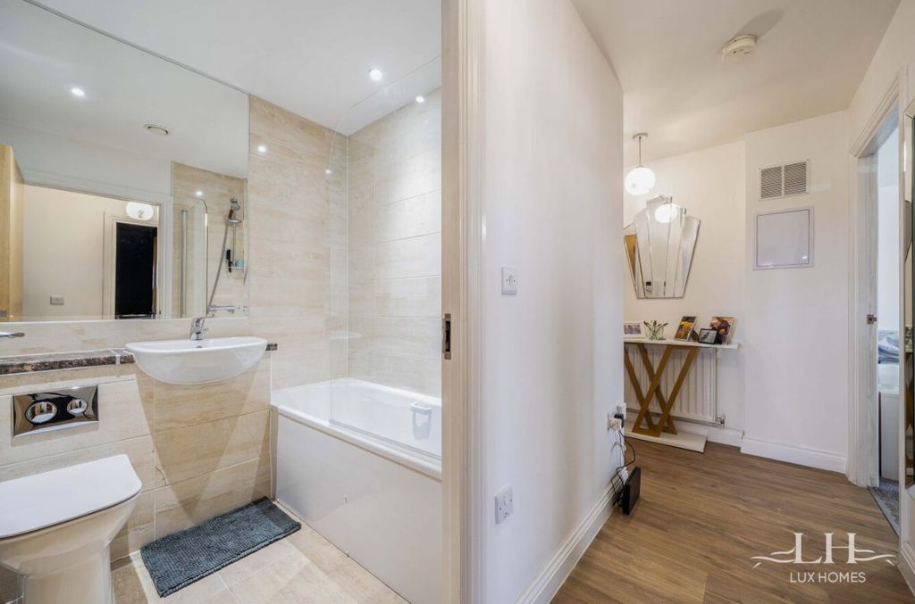 Additional image 7 of 2 bed flat for saleRiverwood Court, Hornchurch RM11