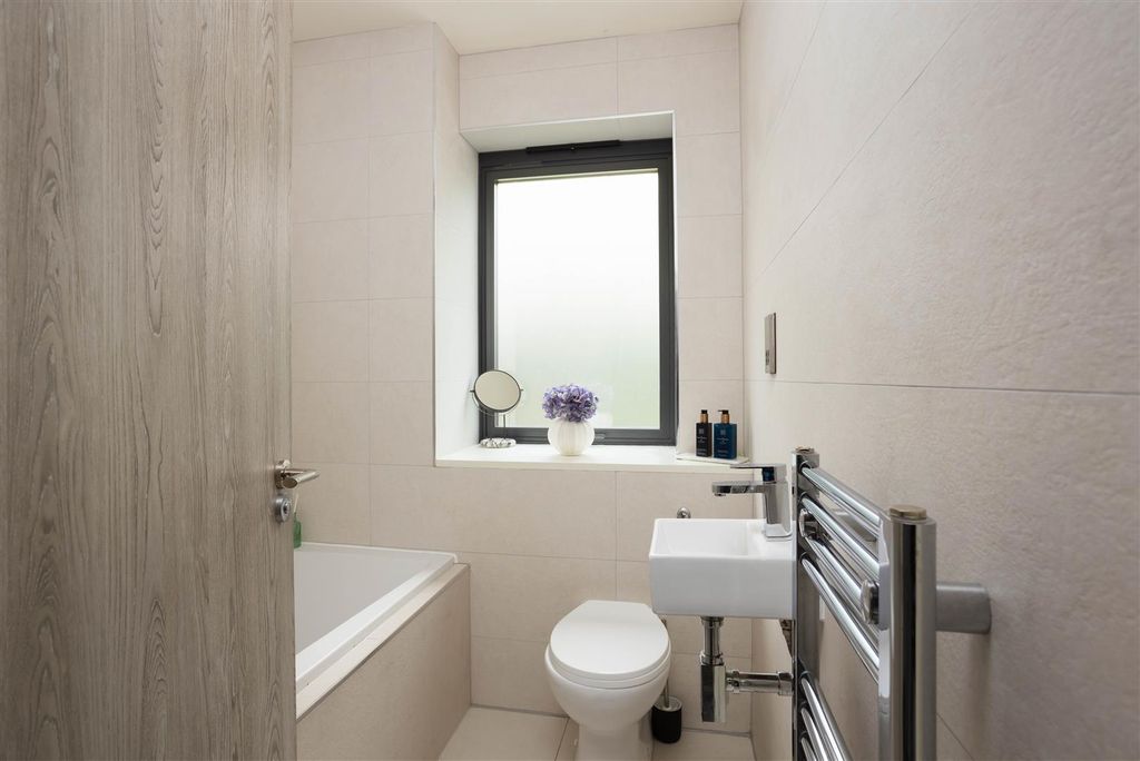 Additional image 12 of 4 bed terraced house for saleCliff Oaks, Fawcett Lane, Wortley, Leeds LS12