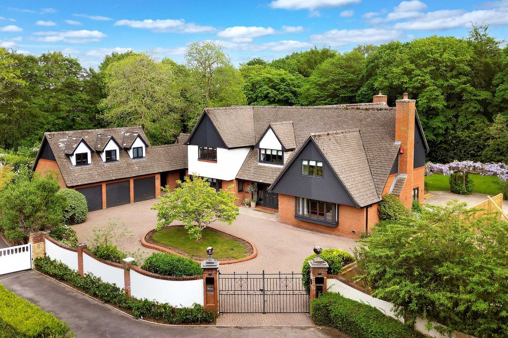6 bed detached house for salePenn Road, Knotty Green, Beaconsfield, Buckinghamshire HP9