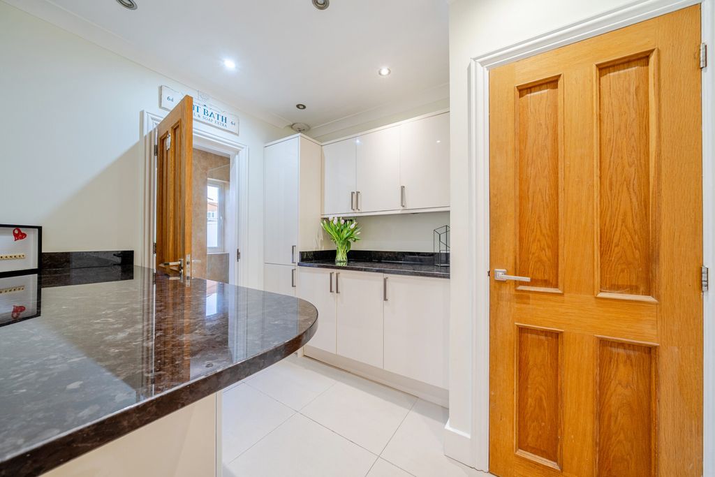 Additional image 20 of 4 bed semi-detached house for salePenhill Road, Bexley, Kent DA5