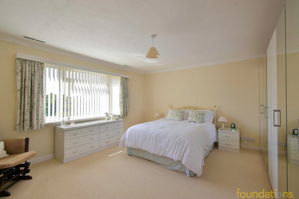 Additional image 7 of 3 bed flat for saleCollington Avenue, Bexhill-On-Sea TN39