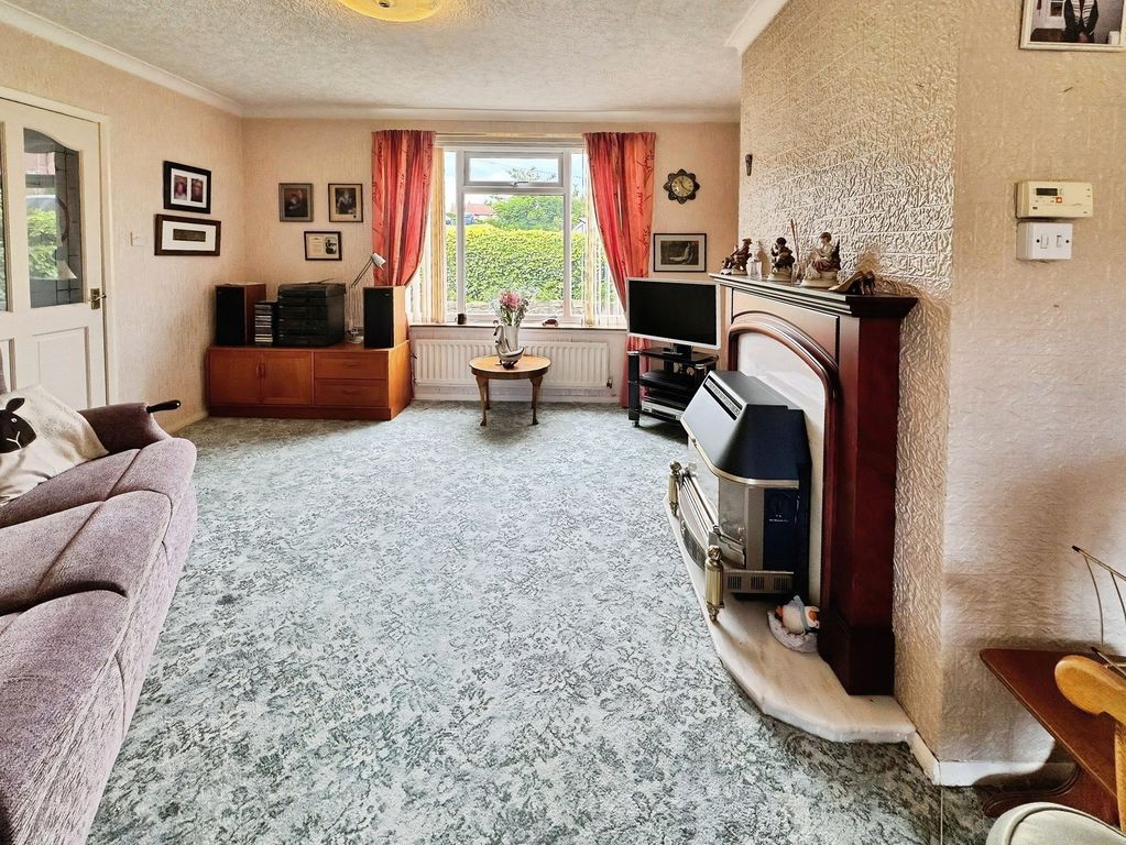 3 bed semi-detached house for salePark View, Blaydon-On-Tyne NE21 photo 2