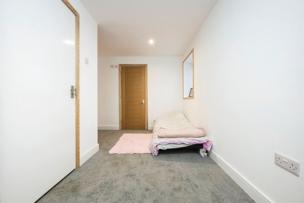 Additional image 15 of 3 bed flat for saleAshburnham Road, Bedford MK40