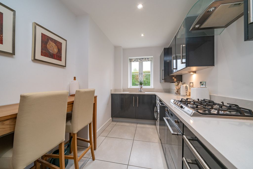 Additional image 5 of 2 bed flat for saleChesham Road, Berkhamsted HP4