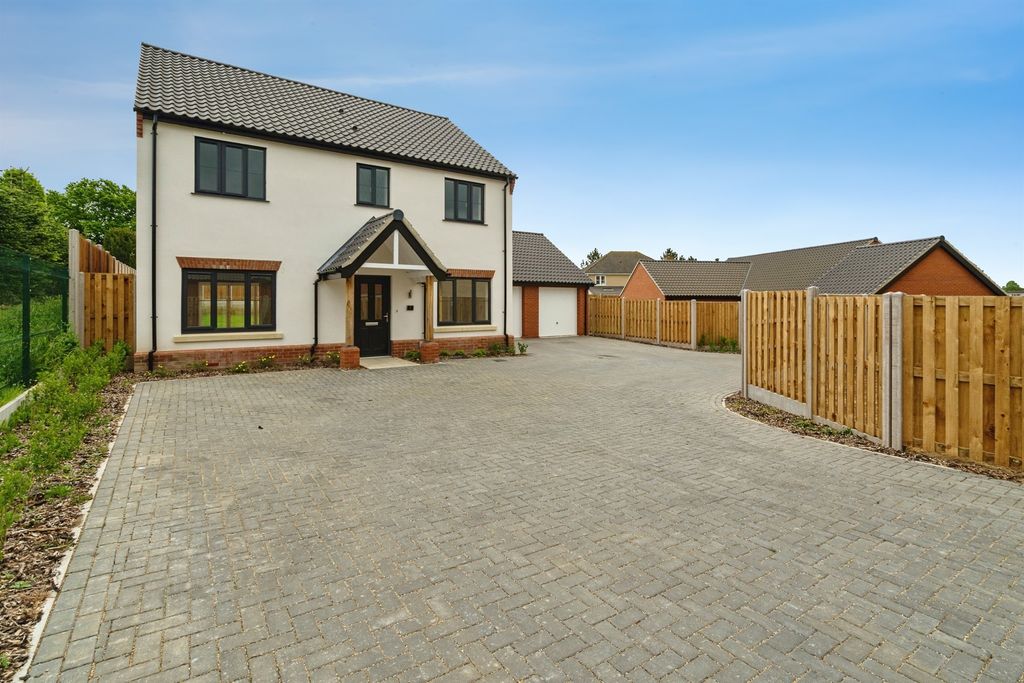 4 bed detached house for saleJubilee Way, Holton, Halesworth IP19