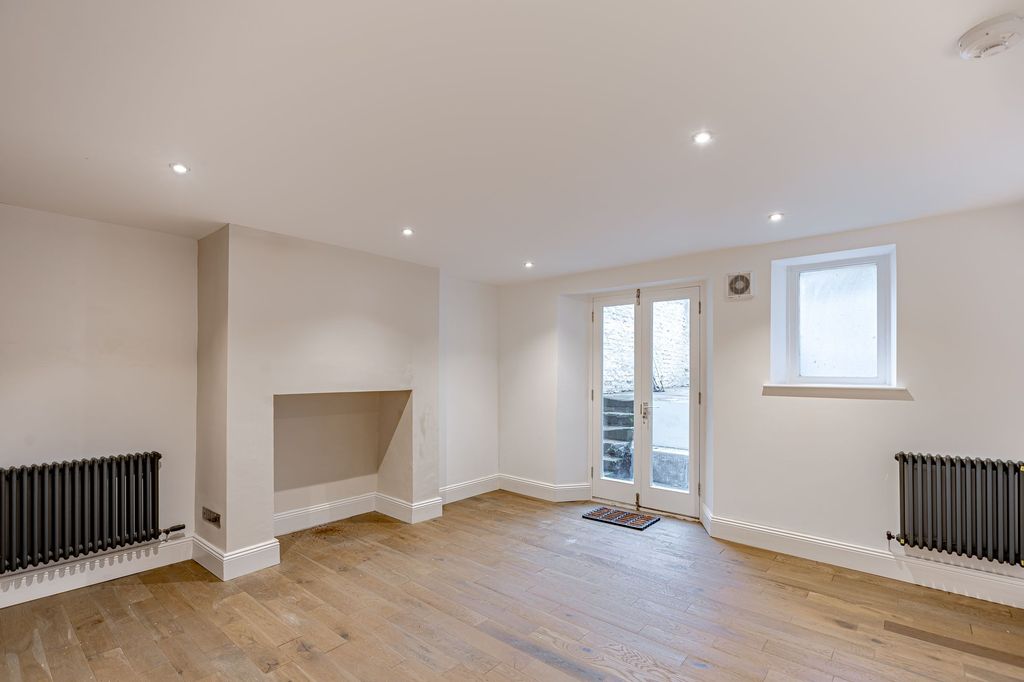 Additional image 2 of 2 bed flat for saleApartment 1, 16 Victoria Place, Carlisle CA1