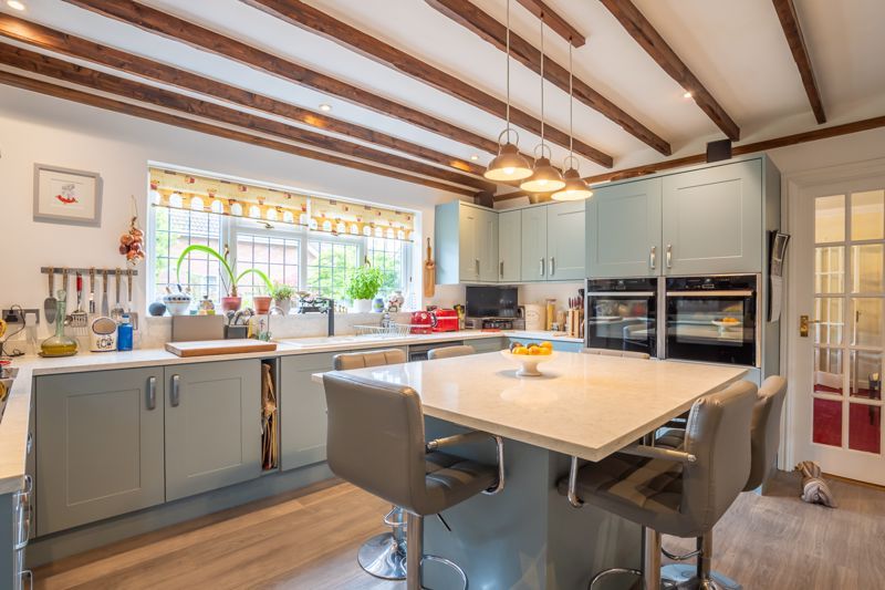 5 bed detached house for saleCrossbush Road, Bognor Regis PO22 photo 4