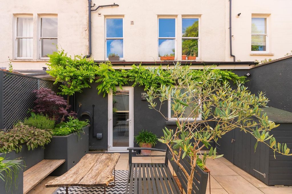 3 bed flat for saleRoyal Park, Clifton BS8 photo 4