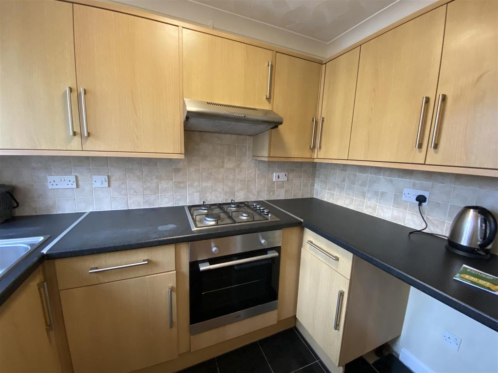 2 bed terraced house for saleShakespeare Row, Caldicot NP26 photo 4