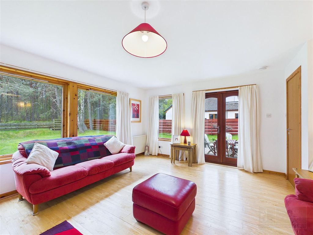 3 bed detached bungalow for saleSgoran Dubh, Deshar Road, Boat Of Garten PH24 photo 3