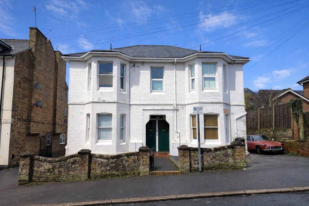 1 bed flat for saleSt. Michaels Road, Aldershot, Hampshire GU12