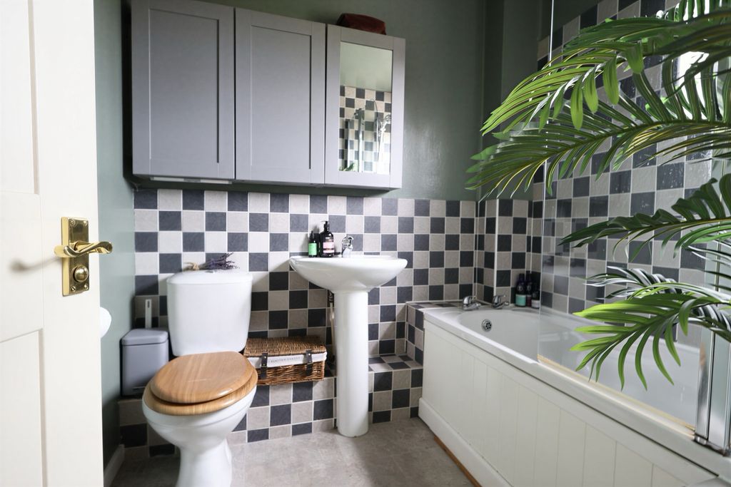 Additional image 20 of 3 bed link detached house for sale23 Calais Dene, Bampton OX18