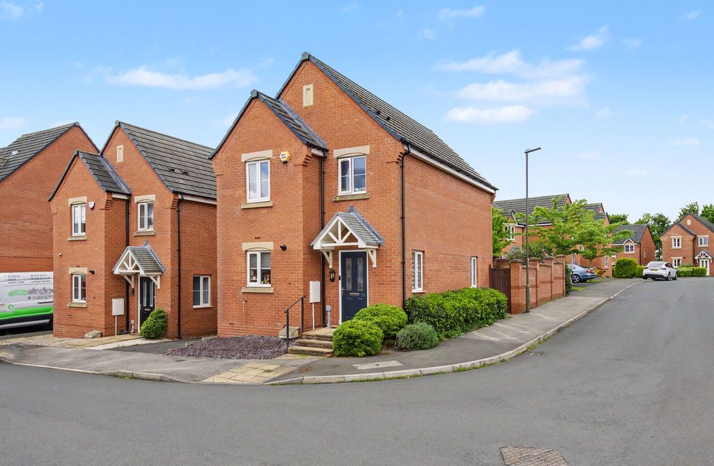 3 bed detached house for saleRugby Drive, Chesterfield S41