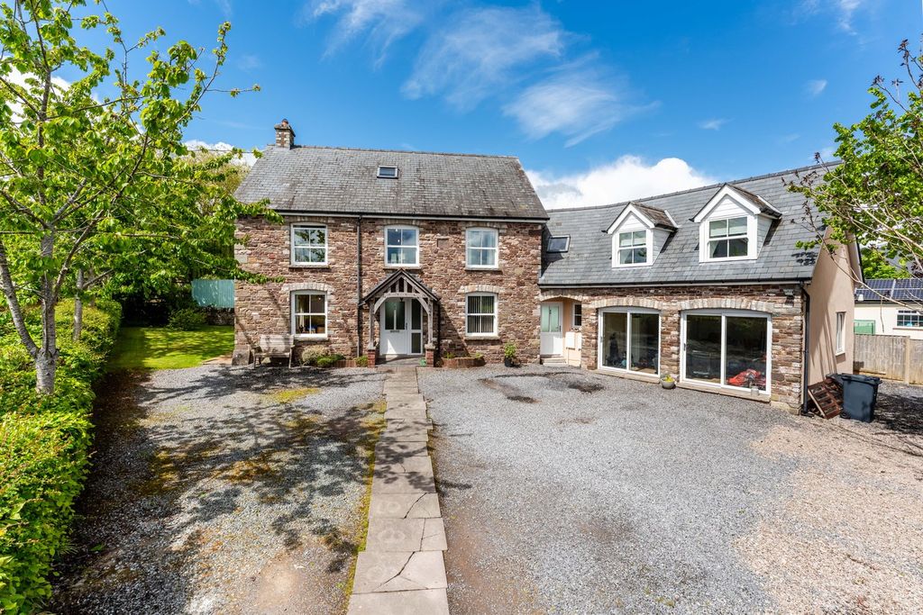 6 bed detached house for saleDol Pistyll, Llanfihangel Talyllyn, Brecon LD3