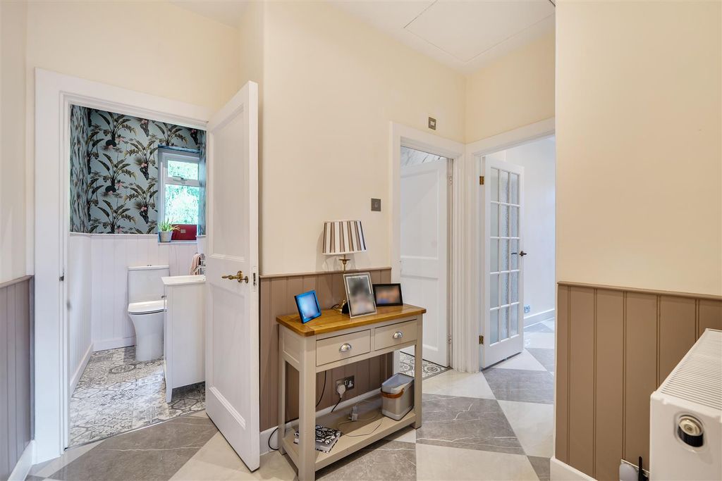 Additional image 6 of 3 bed flat for saleWinkworth Place, Banstead SM7