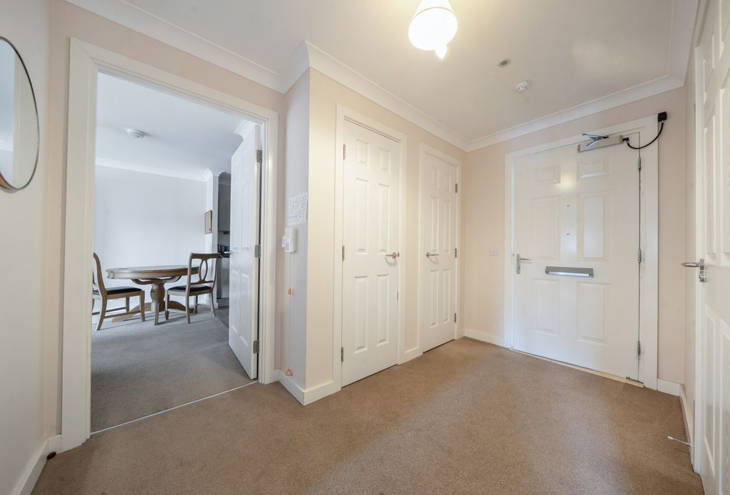 Additional image 7 of 2 bed flat for saleFernleigh, Buttercross Lane, Witney, Oxfordshire OX28
