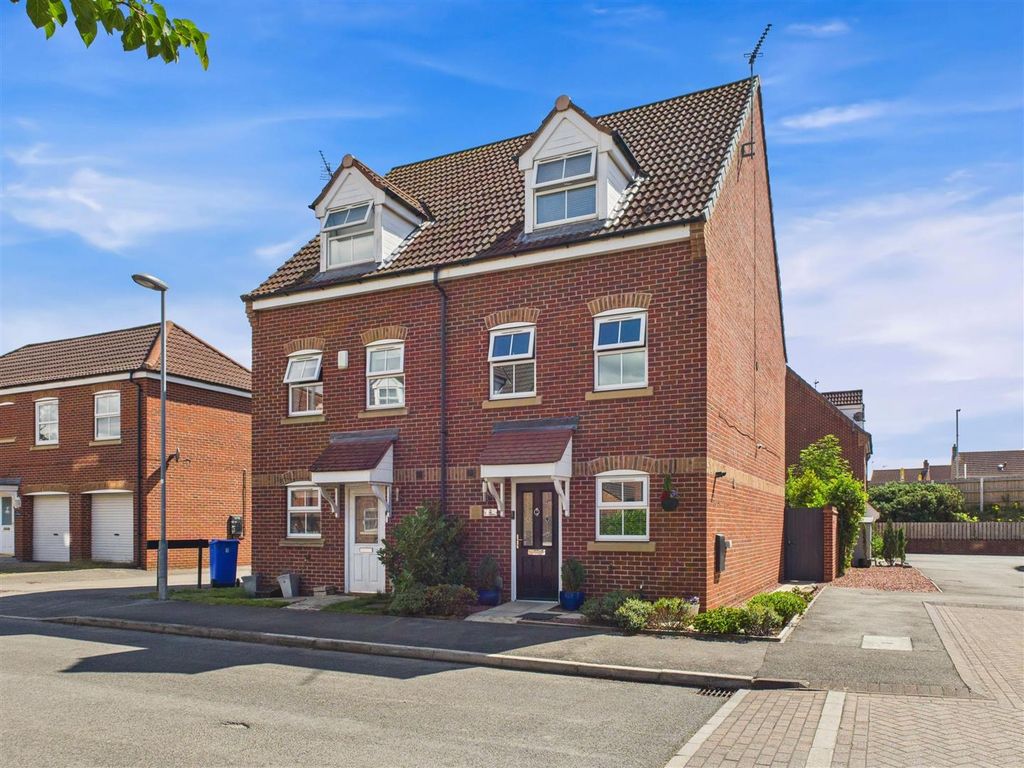 4 bed semi-detached house for saleSandringham Road, Brough HU15