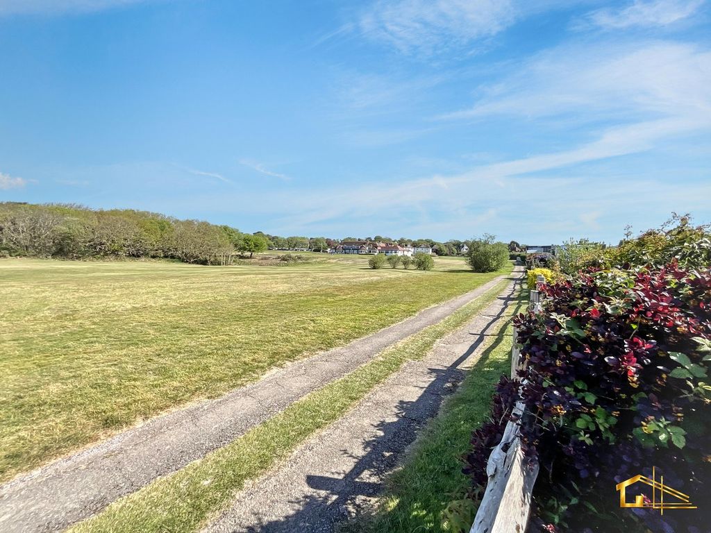 Additional image 13 of 3 bed detached bungalow for saleCooden Sea Road, Cooden, Bexhill-On-Sea TN39