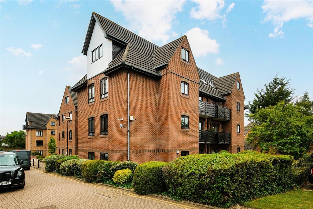 Additional image 25 of 2 bed flat for saleEpping New Road, Buckhurst Hill IG9