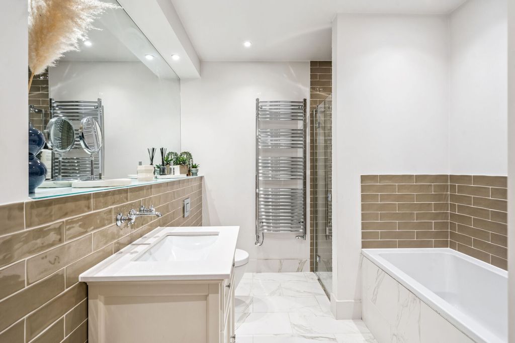 Additional image 26 of 3 bed flat for saleWilloughby Lane, Bromley BR1
