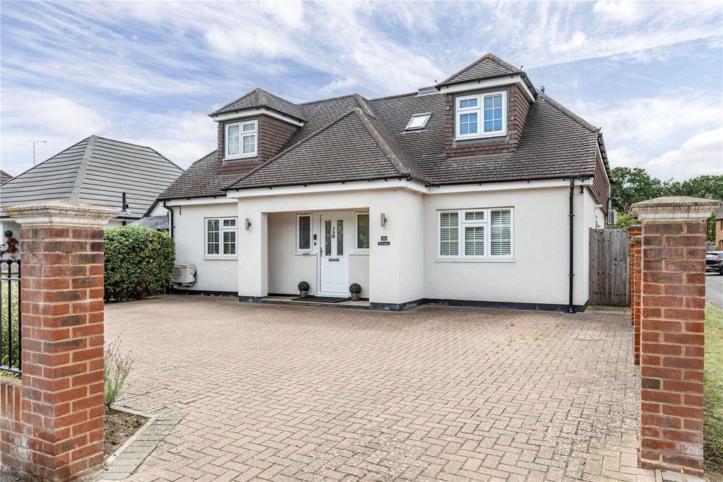 5 bed detached house for salePinewood Avenue, New Haw, Addlestone, Surrey KT15