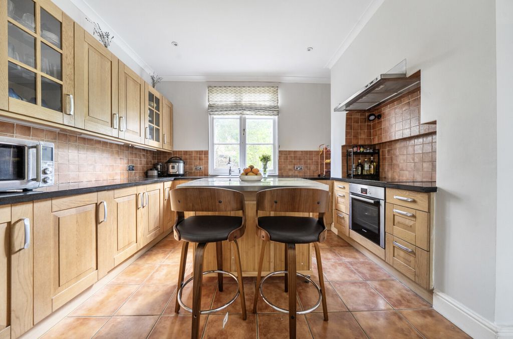 Additional image 3 of 3 bed flat for saleFreelands Road, Bromley BR1