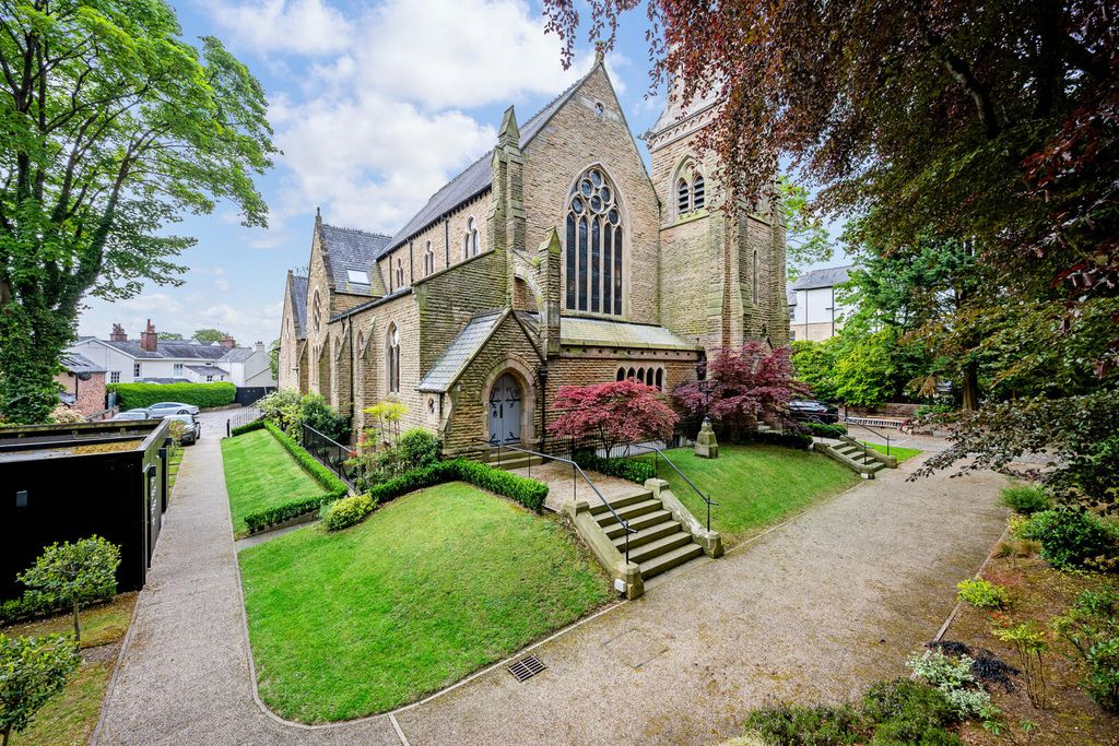 3 bed flat for saleDelamer Road, Altrincham WA14
