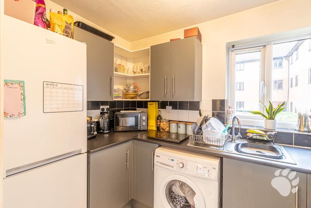 Additional image 9 of 2 bed flat for saleCopperfields, Laindon SS15
