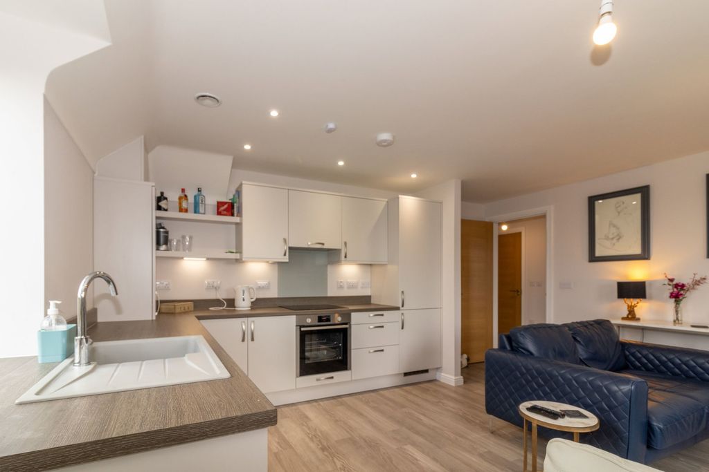 Additional image 5 of 2 bed flat for saleThe Old Police House, Station Road, Alresford SO24