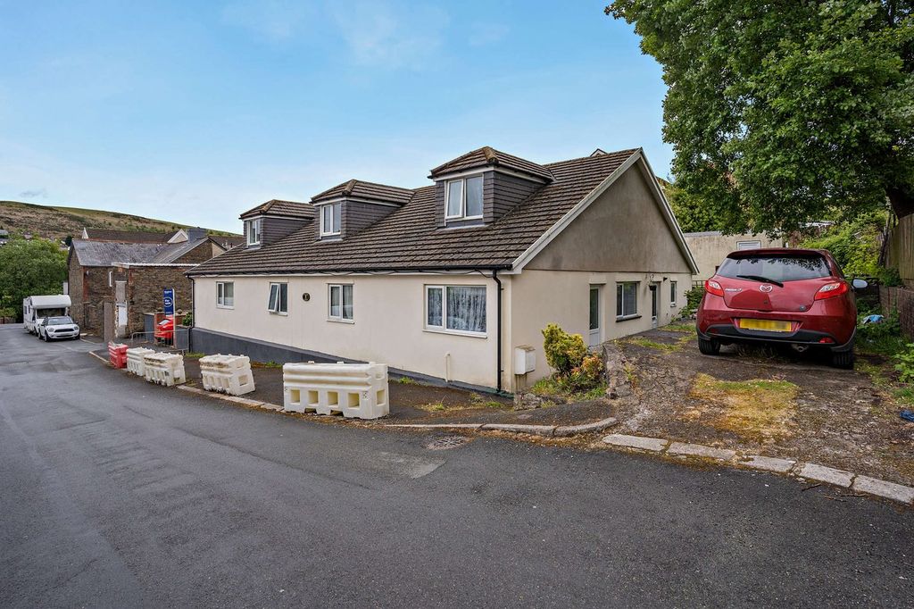 5 bed bungalow for saleLower Francis Street, Abertridwr, Caerphilly CF83