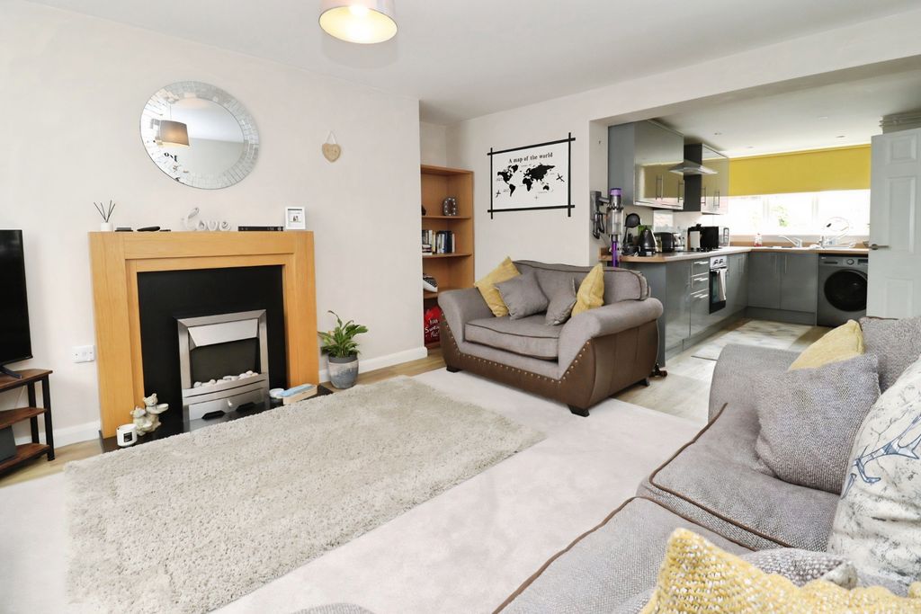 Additional image 5 of 2 bed flat for saleSouth Street, Caistor LN7