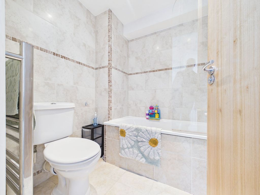 Additional image 4 of 2 bed flat for saleLambeth Court, Lambeth Road SS7