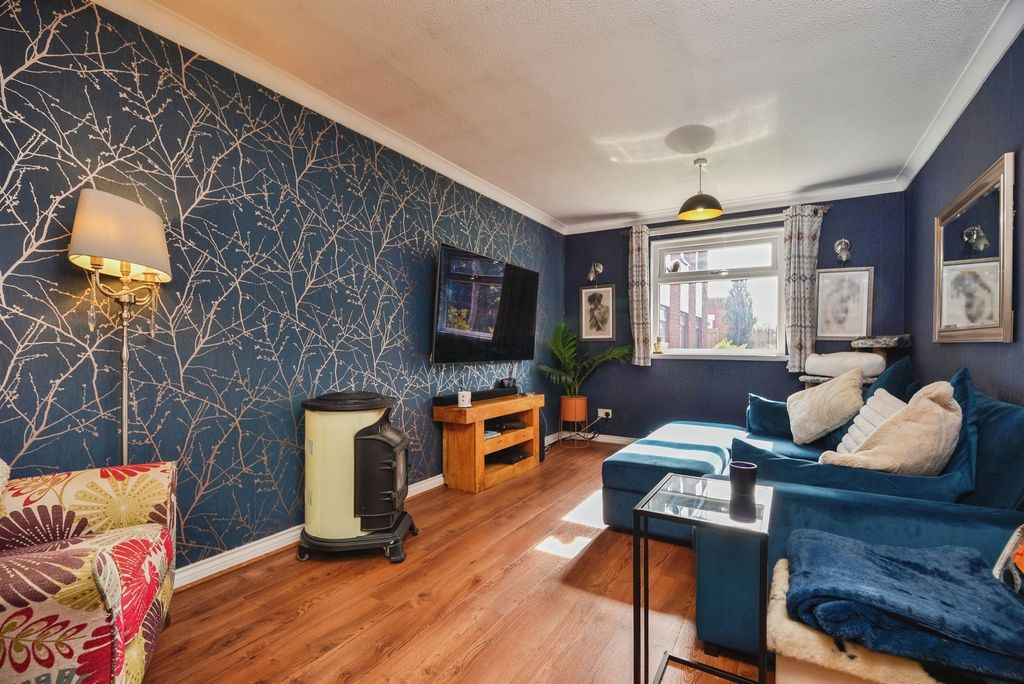 2 bed flat for saleHighfield Road, Middlesbrough TS4 photo 3