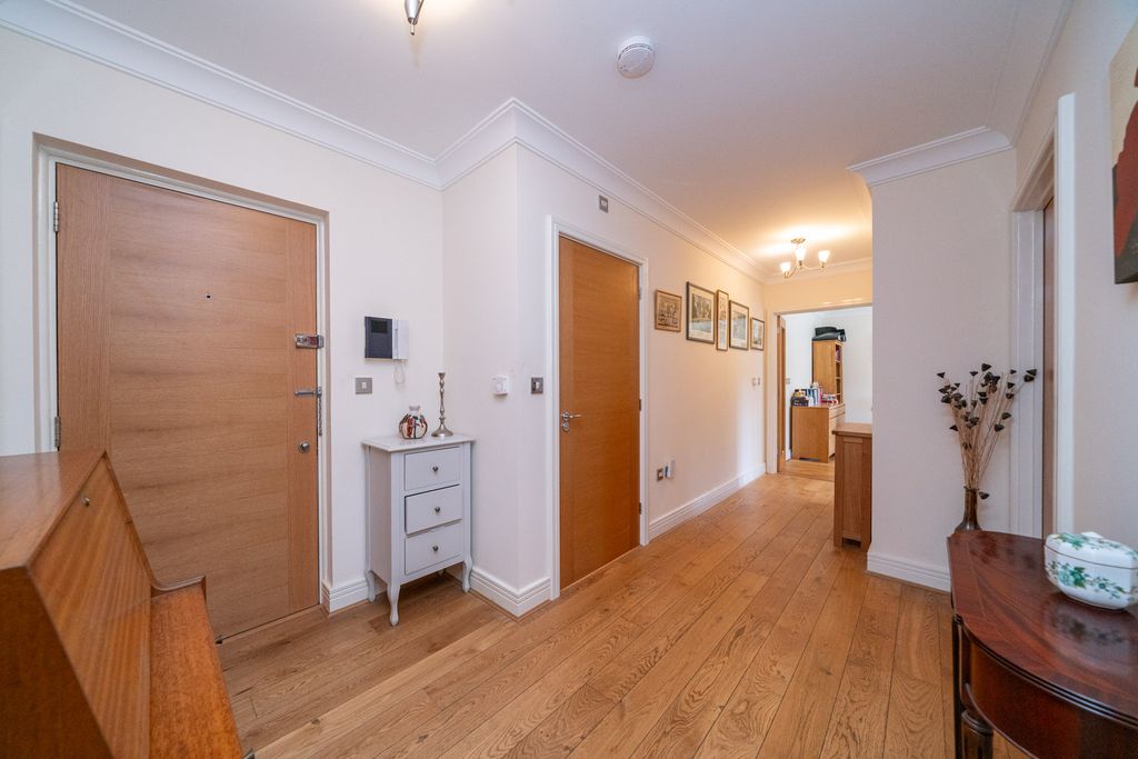 Additional image 14 of 2 bed flat for saleChesham Road, Berkhamsted HP4