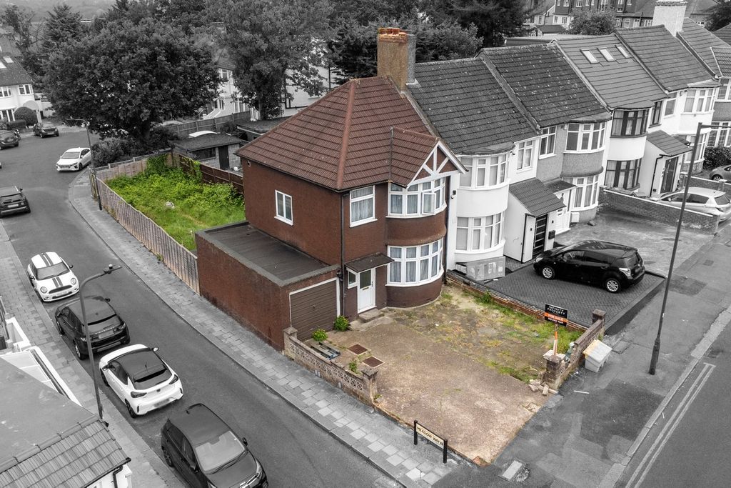 Additional image 20 of 3 bed terraced house for saleWakemans Hill Avenue, London NW9
