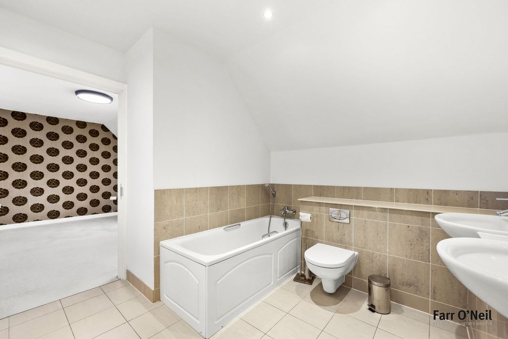 Additional image 7 of 2 bed penthouse for saleHigh Road, Buckhurst Hill IG9