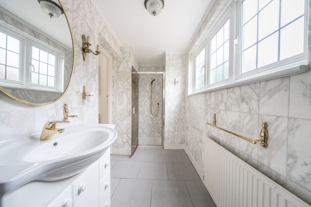 Additional image 13 of 4 bed detached house for saleDen Close, Beckenham BR3