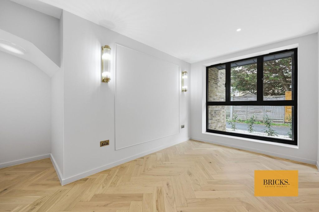 Additional image 6 of 1 bed flat for saleBuckhurst Mews, Queens Road, Buckhurst Hill IG9