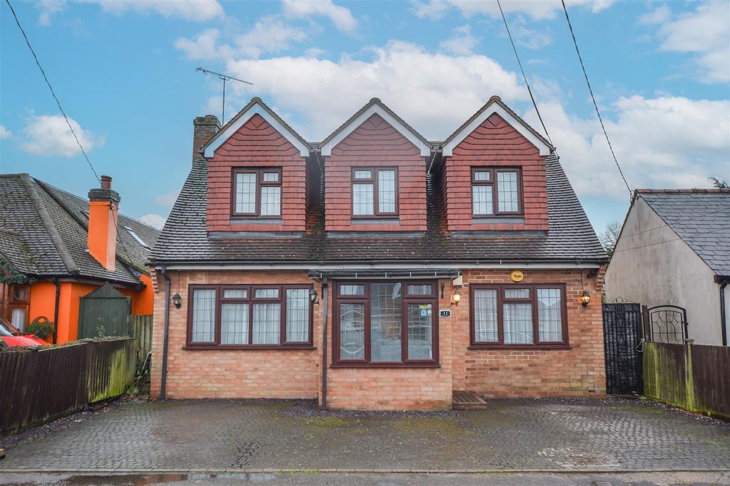3 bed detached house for saleOrchard Lane, Pilgrims Hatch, Brentwood CM15