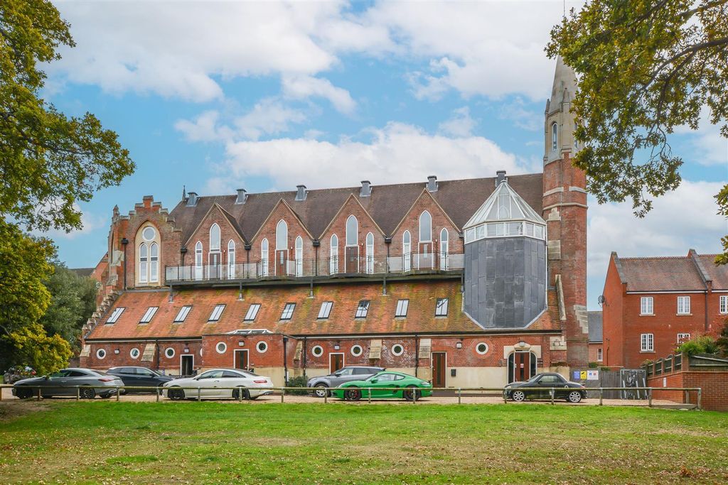 1 bed flat for salePastoral Way, Warley, Brentwood CM14