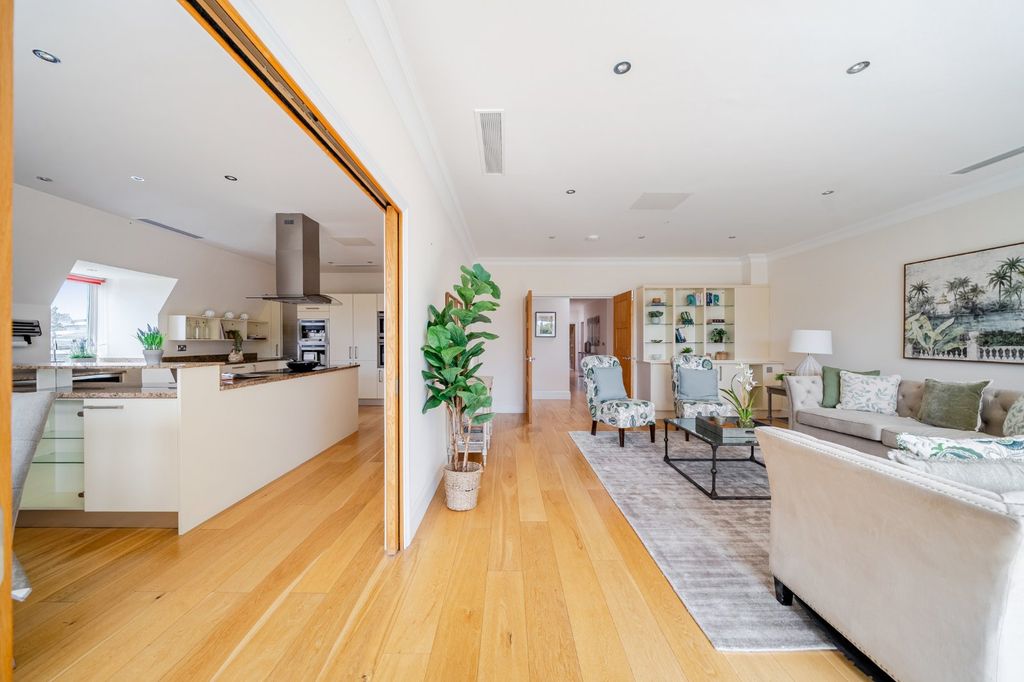 Additional image 3 of 3 bed flat for saleKemerton Road, Beckenham BR3